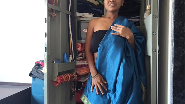 देसी मेड ने कपबोर्ड साफ करते समय अपने मालिक से चूत गई