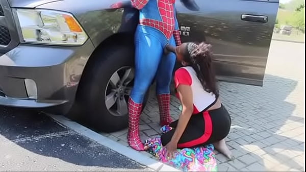 Spidey man getting great blowjob outside