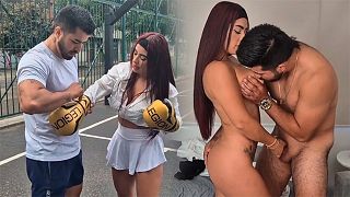 Mi entrenador cachondo me calienta tanto que hago que se venga en mi rico culo – ALEJANDRA PALACIOS